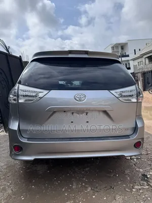 Toyota Sienna 2018 Silver