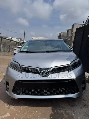 Toyota Sienna 2018 Silver