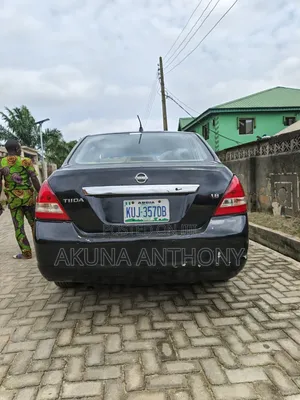 Nissan Tiida 2010 Black