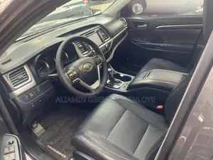 Toyota Highlander Limited 4dr SUV AWD (3.5L 6cyl 6A) 2014 Gray