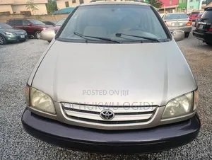 Toyota Sienna 2002 Brown