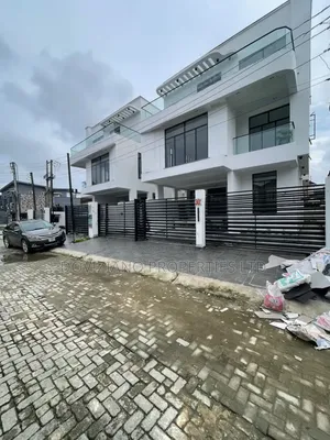 5bdrm Duplex in Chevron for sale