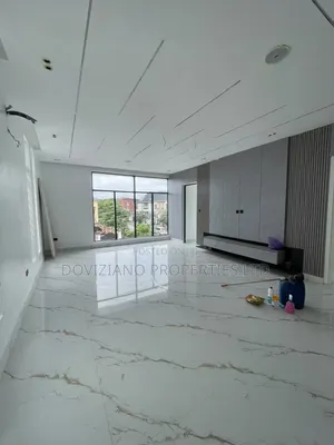 5bdrm Duplex in Chevron for sale