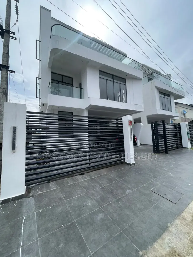 5bdrm Duplex in Chevron for sale