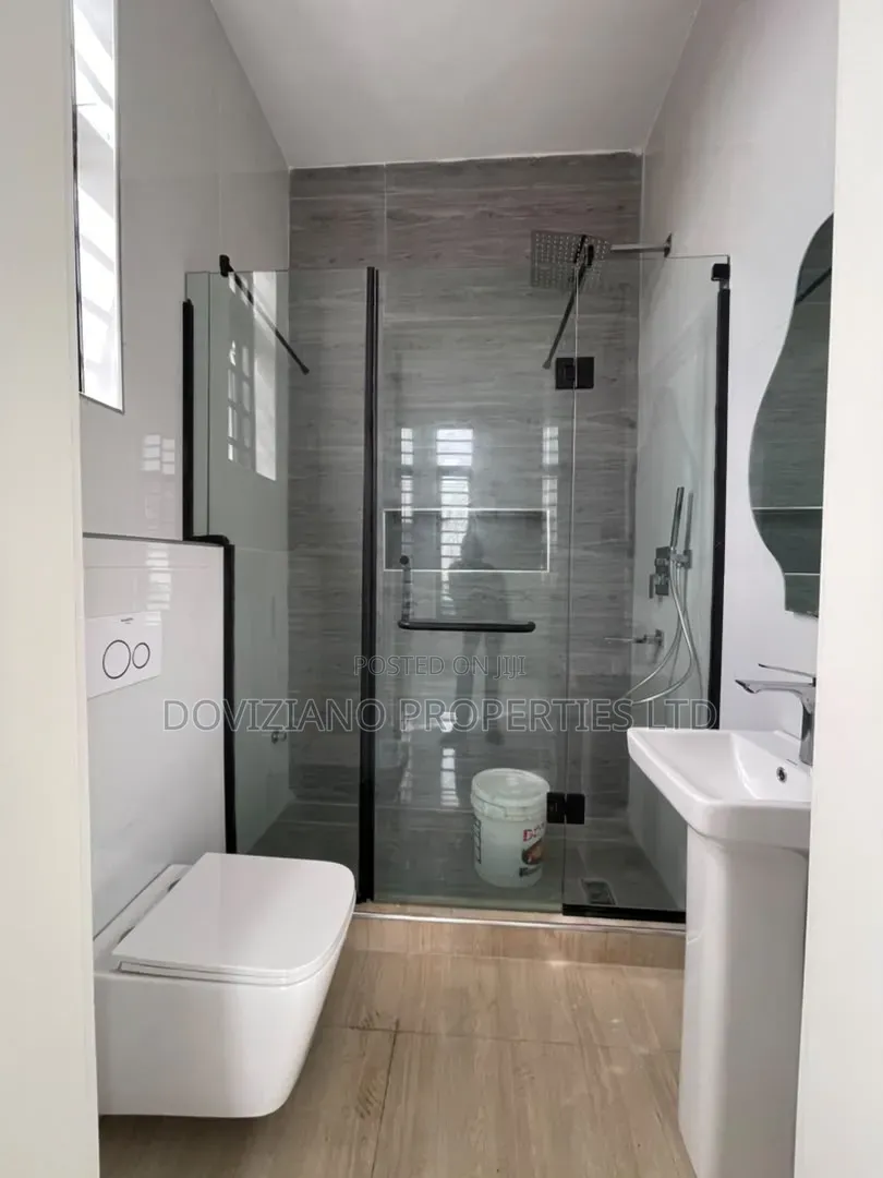 5bdrm Duplex in Chevron for sale