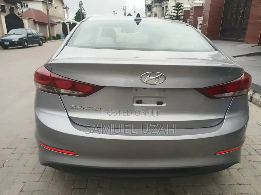 Hyundai Elantra 2017 Silver