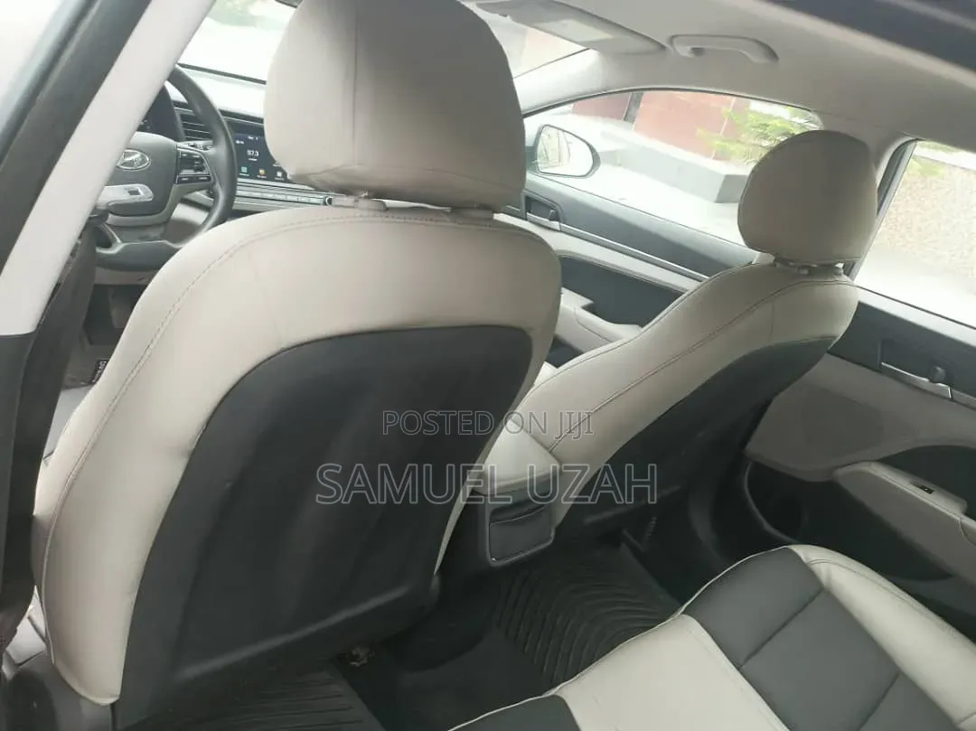 Hyundai Elantra 2017 Silver