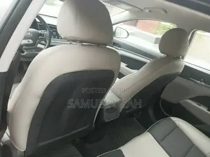 Hyundai Elantra 2017 Silver