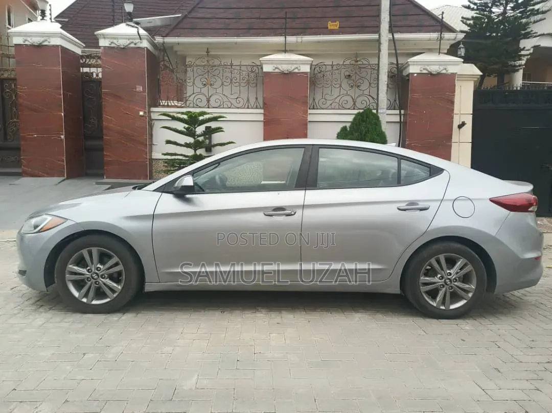 Hyundai Elantra 2017 Silver