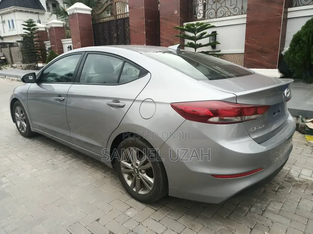 Hyundai Elantra 2017 Silver