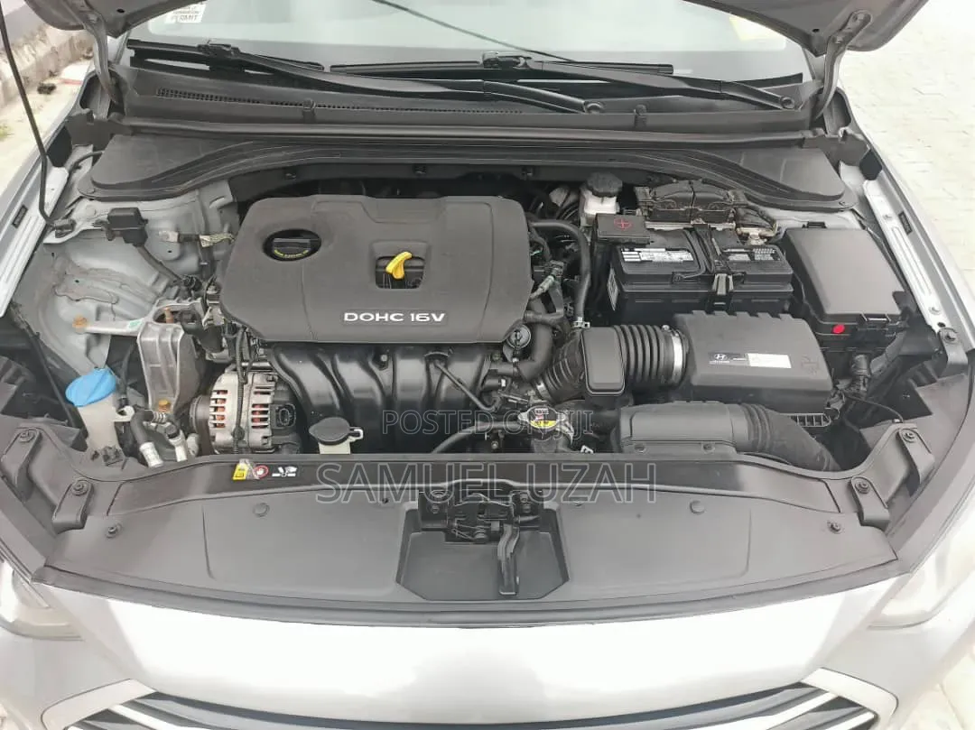 Hyundai Elantra 2017 Silver