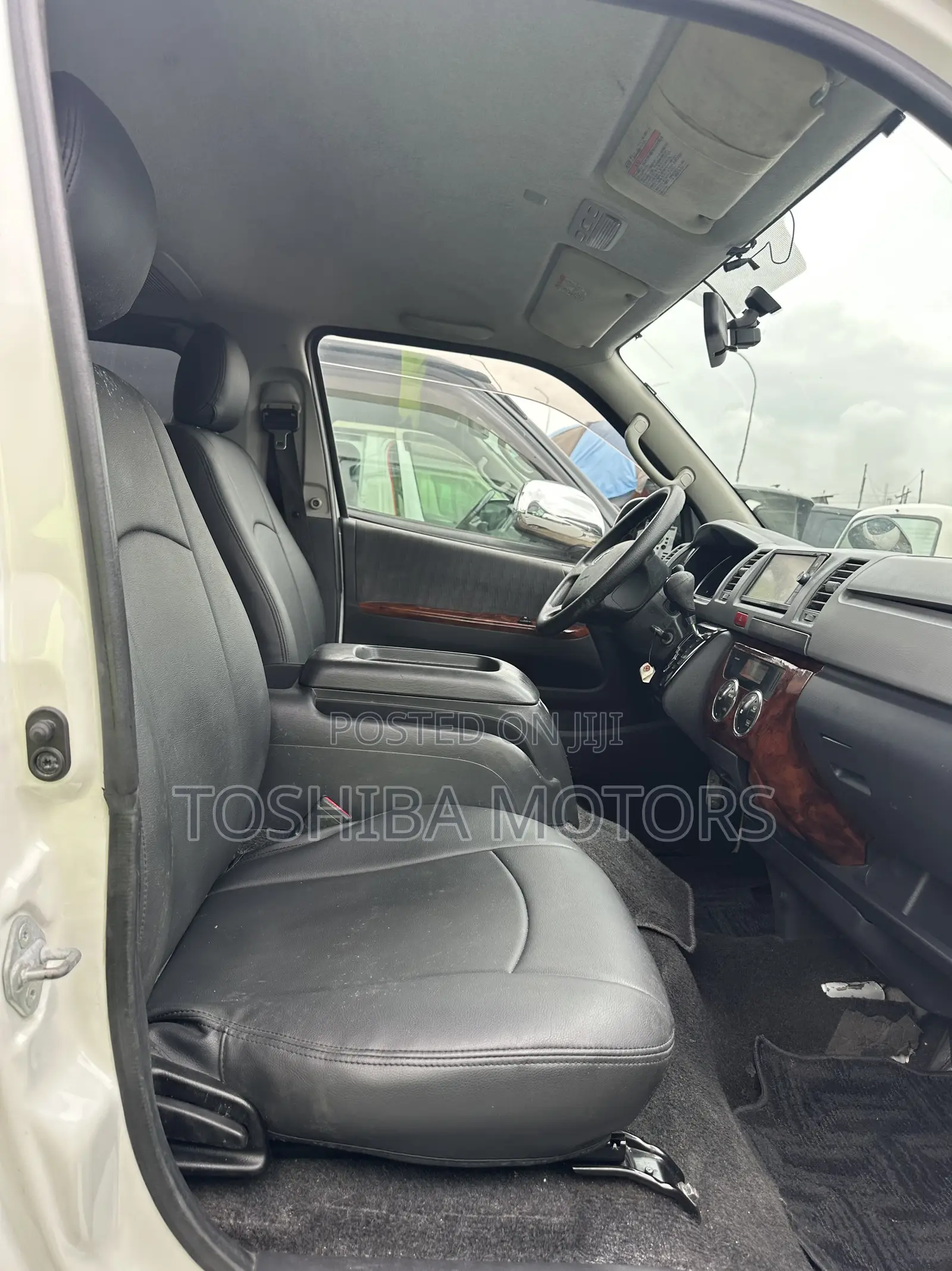 Toyota HiAce 2014 White