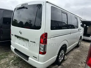 Toyota HiAce 2014 White