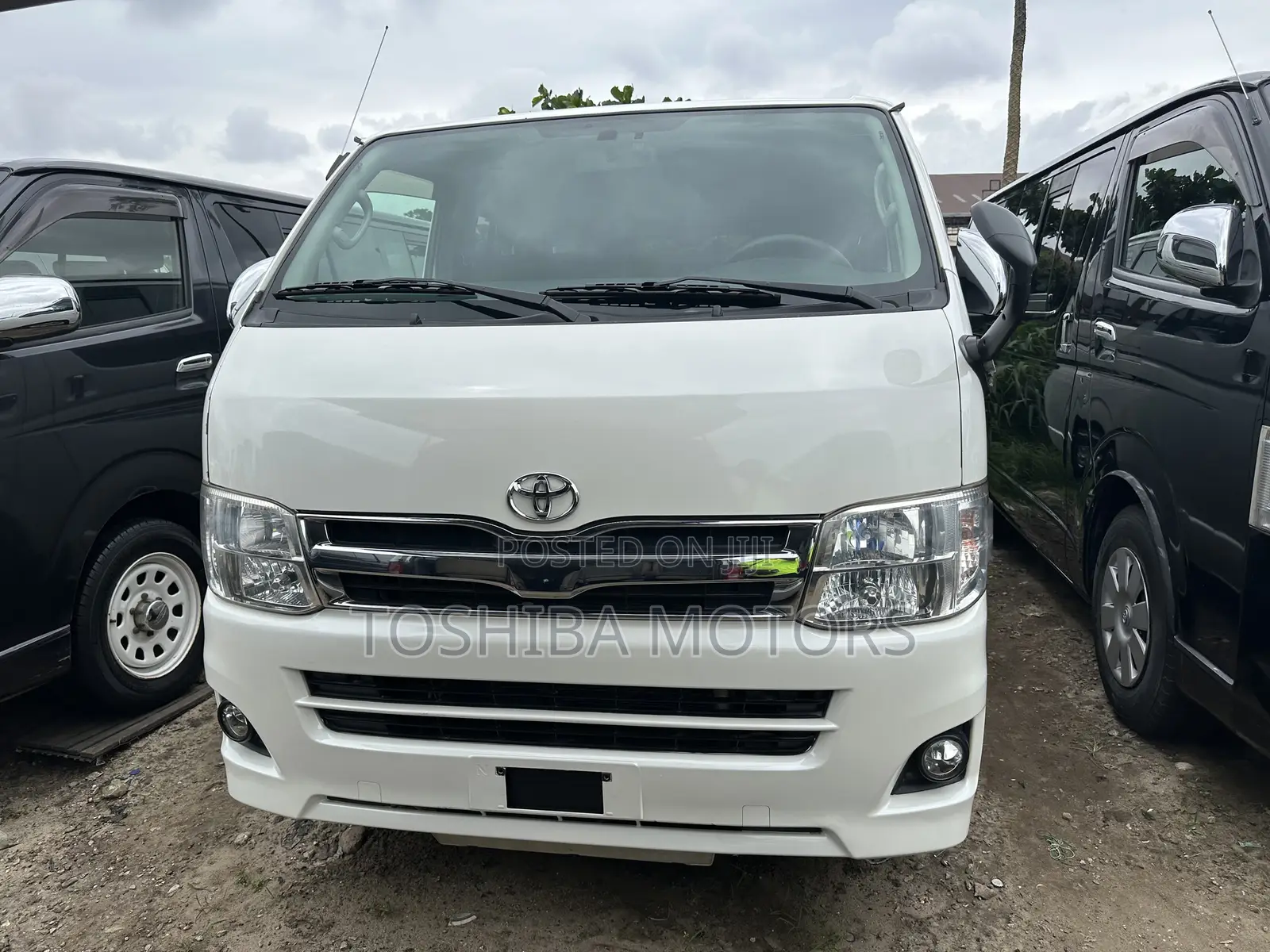 Toyota HiAce 2014 White