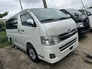 Toyota HiAce 2014 White