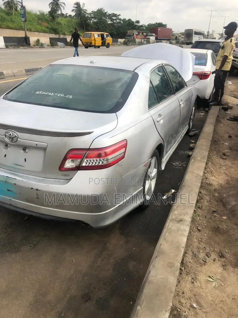Toyota Camry 2010 Silver