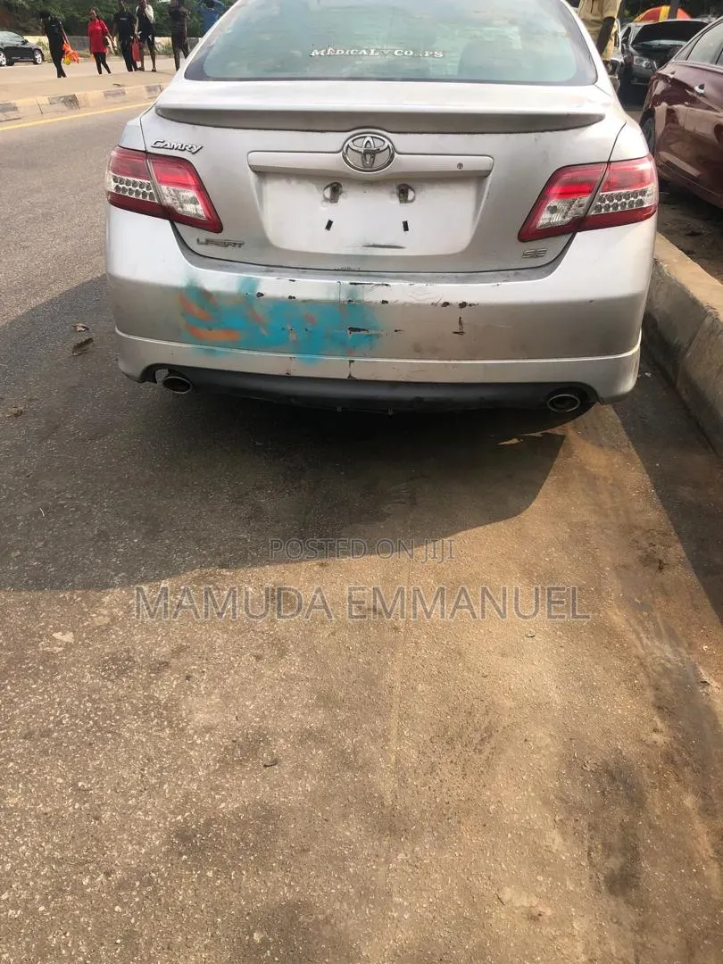 Toyota Camry 2010 Silver