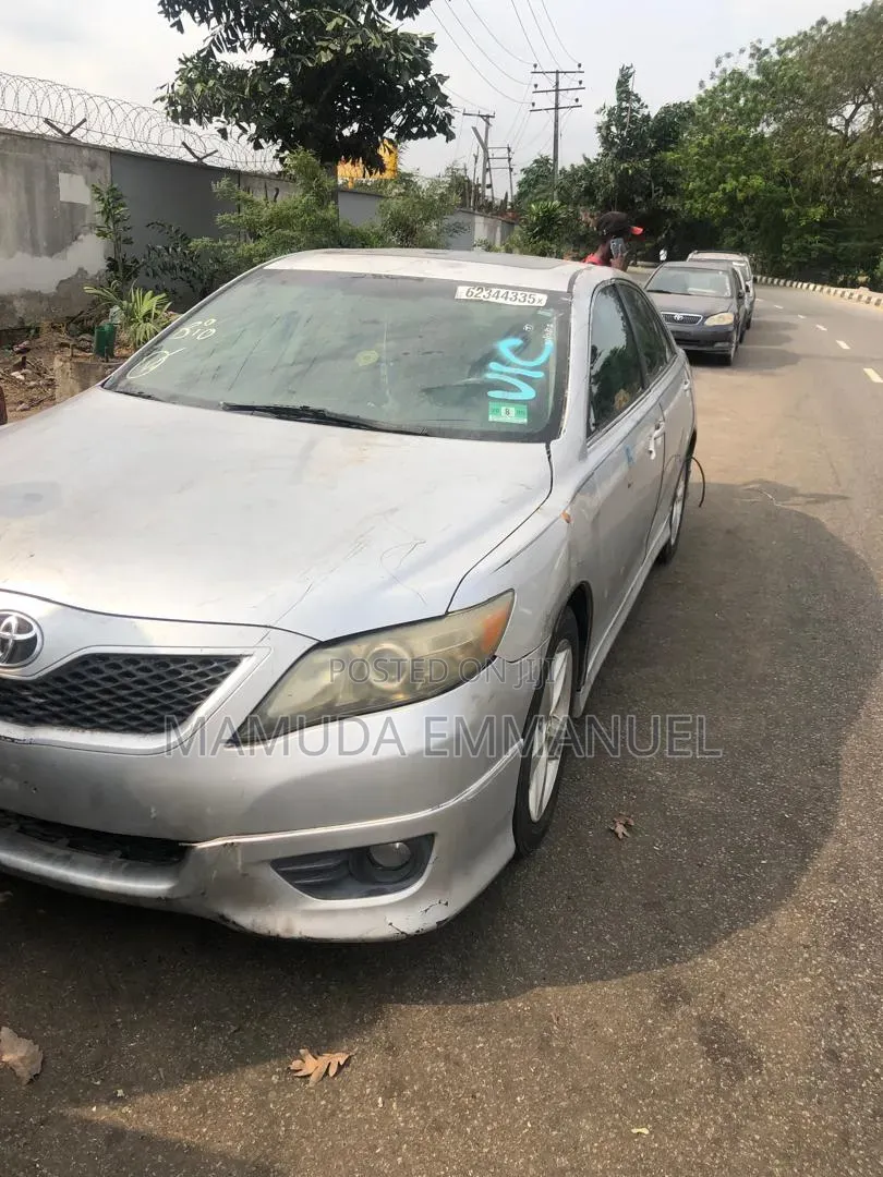 Toyota Camry 2010 Silver