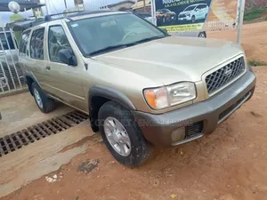 Nissan Pathfinder 2003 Gold