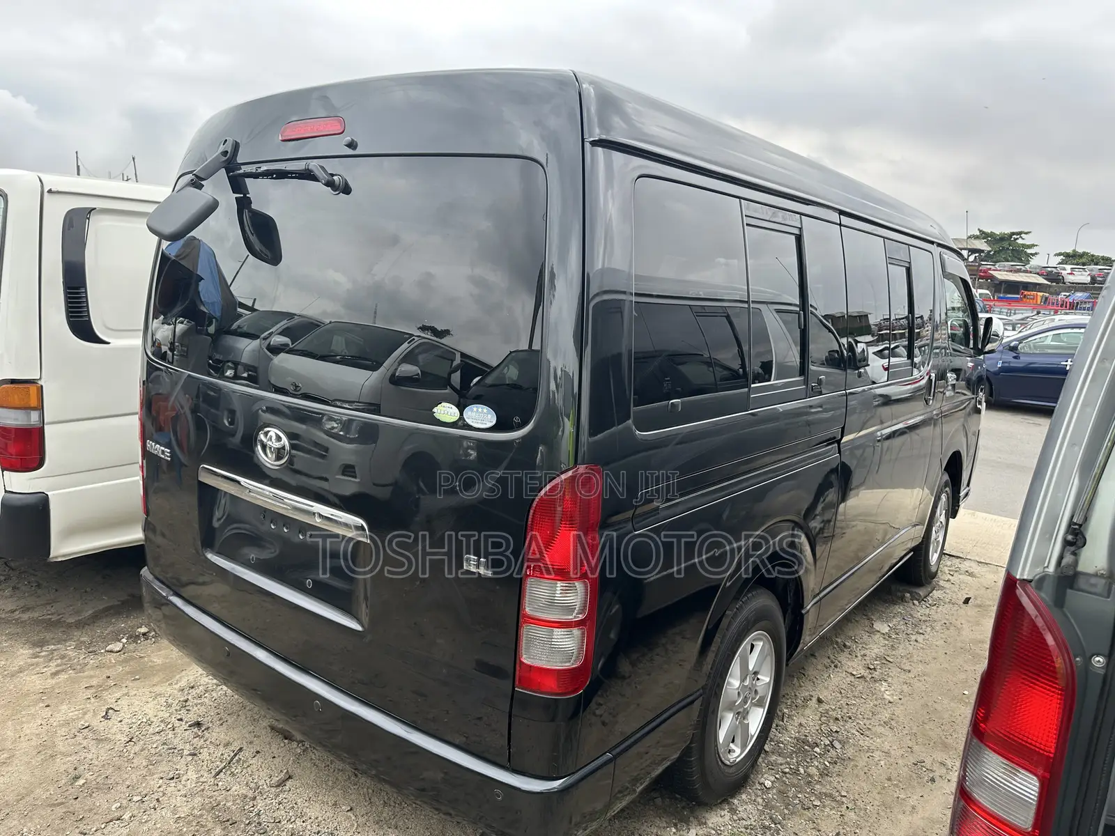 Toyota HiAce 2015 Black