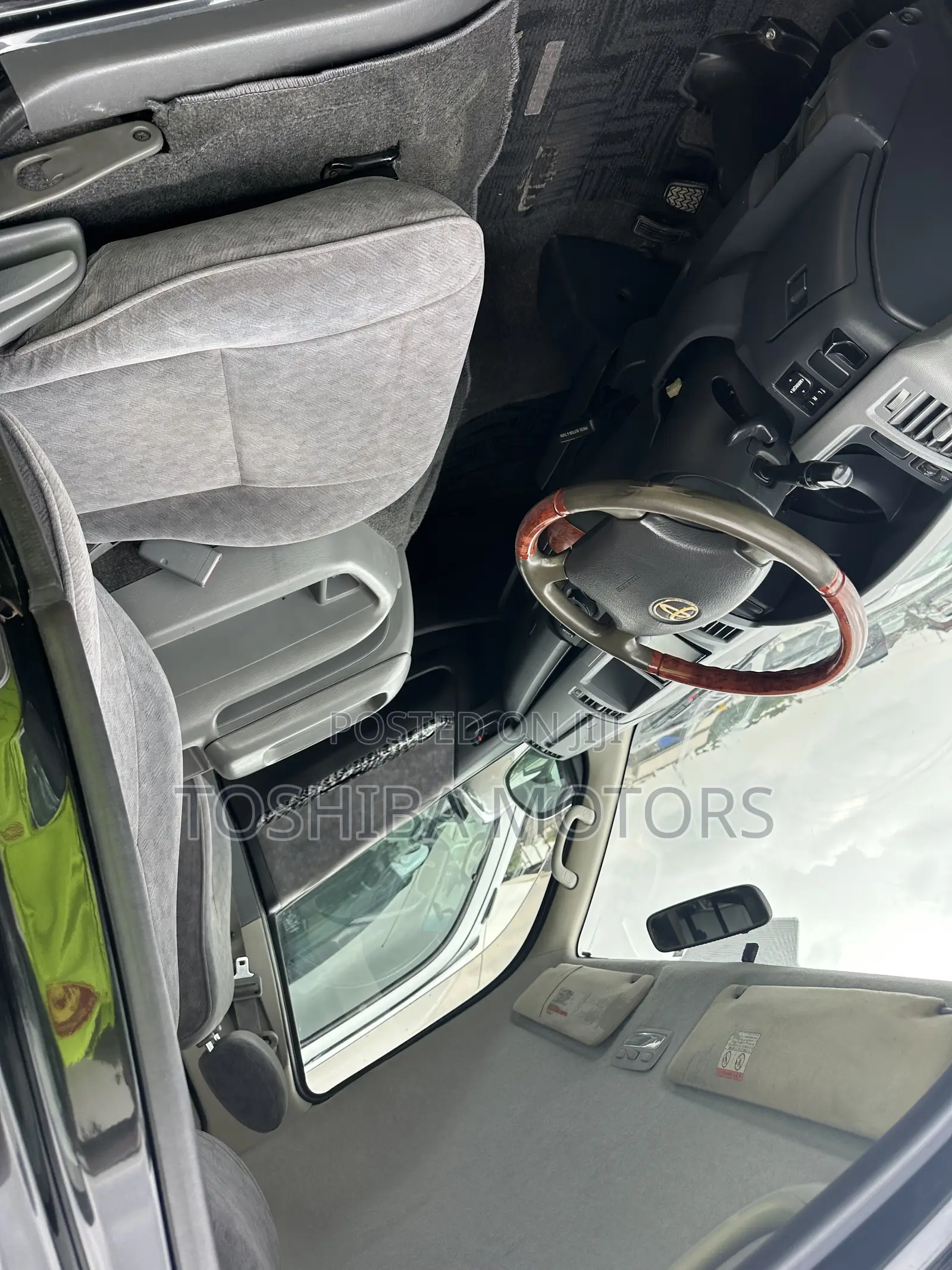 Toyota HiAce 2015 Black