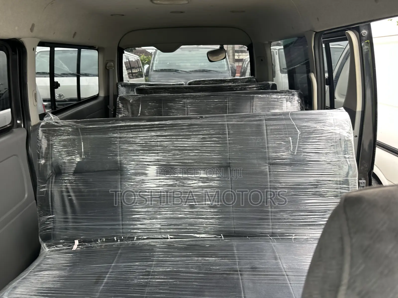 Toyota HiAce 2015 Black