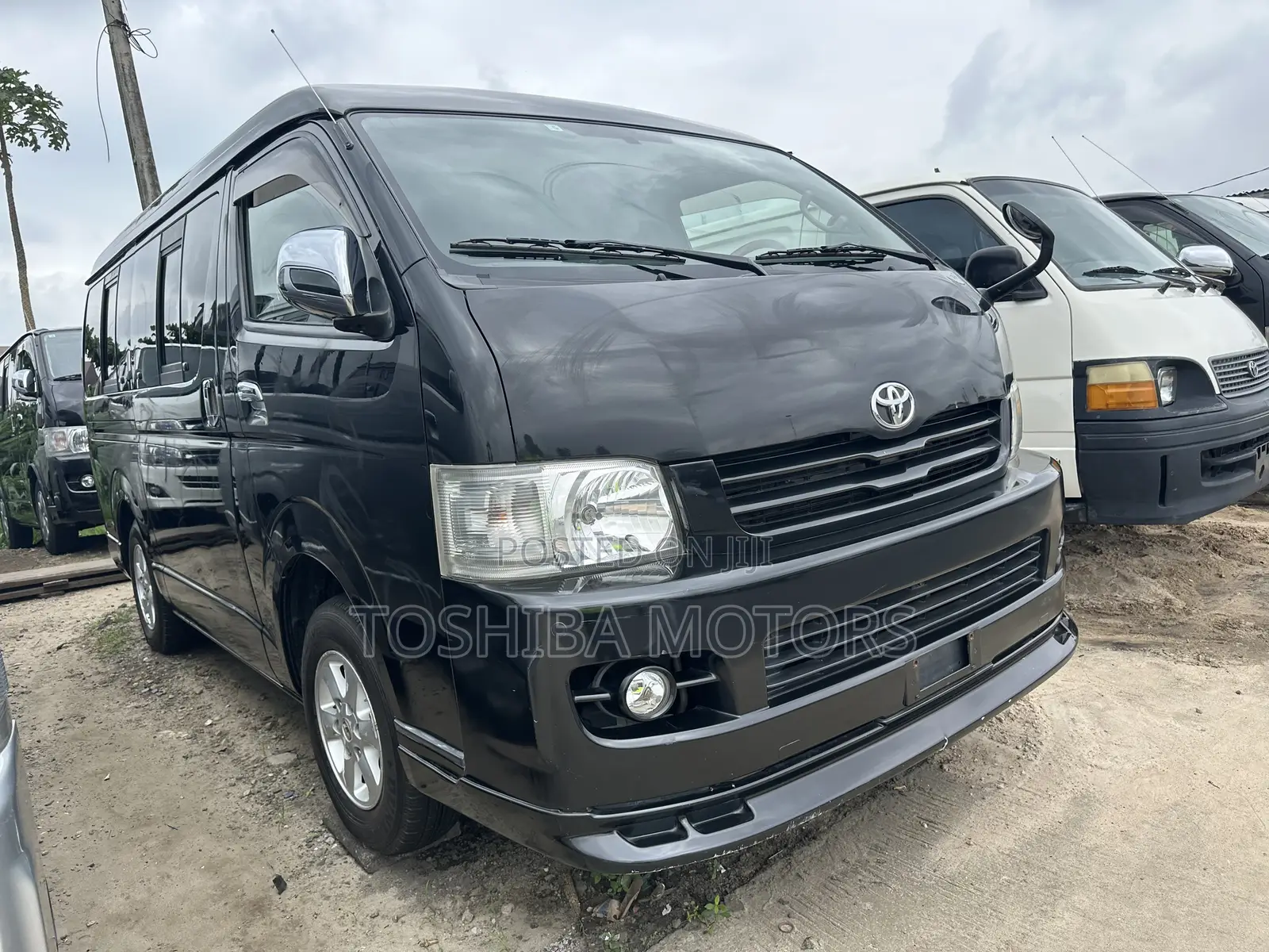 Toyota HiAce 2015 Black