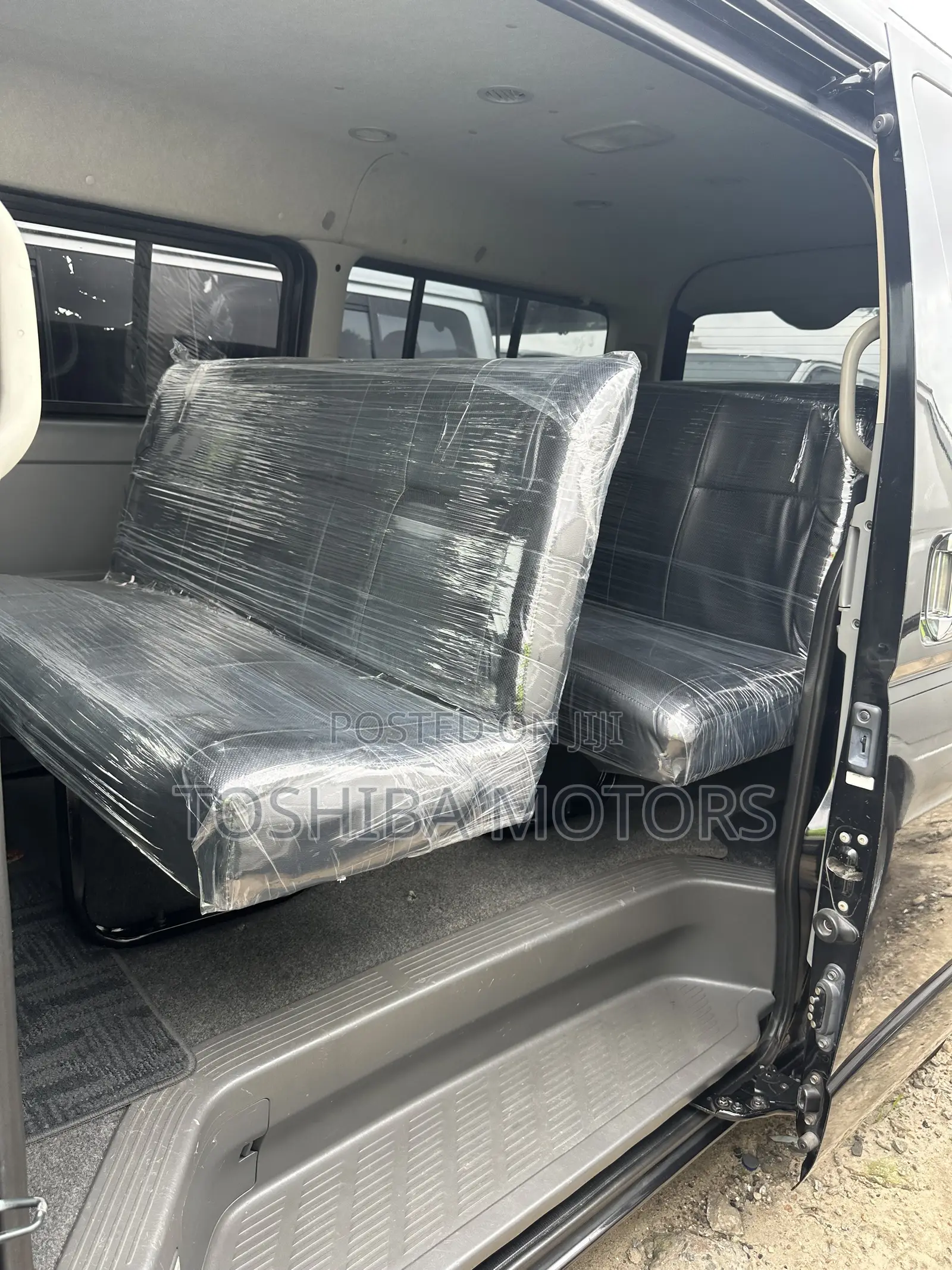Toyota HiAce 2015 Black