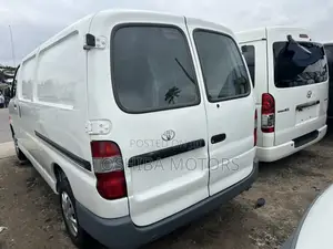 Toyota HiAce 2004 White