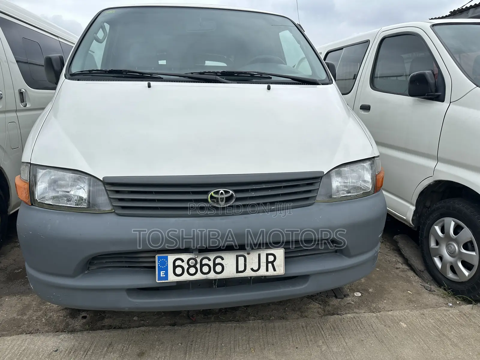 Toyota HiAce 2004 White