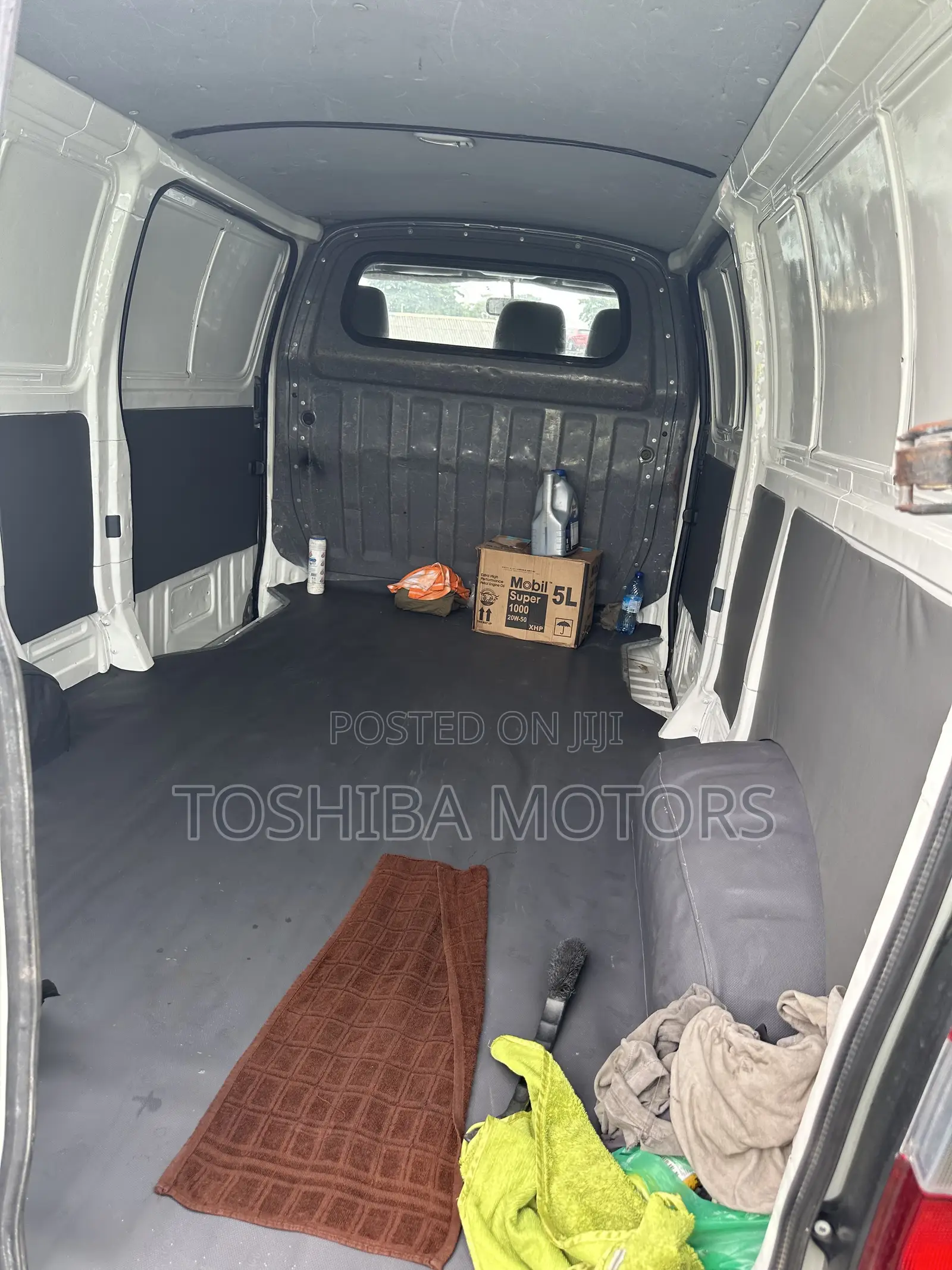 Toyota HiAce 2004 White