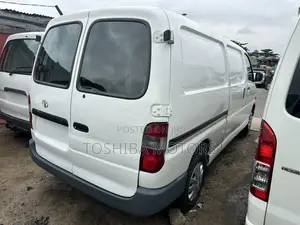 Toyota HiAce 2004 White