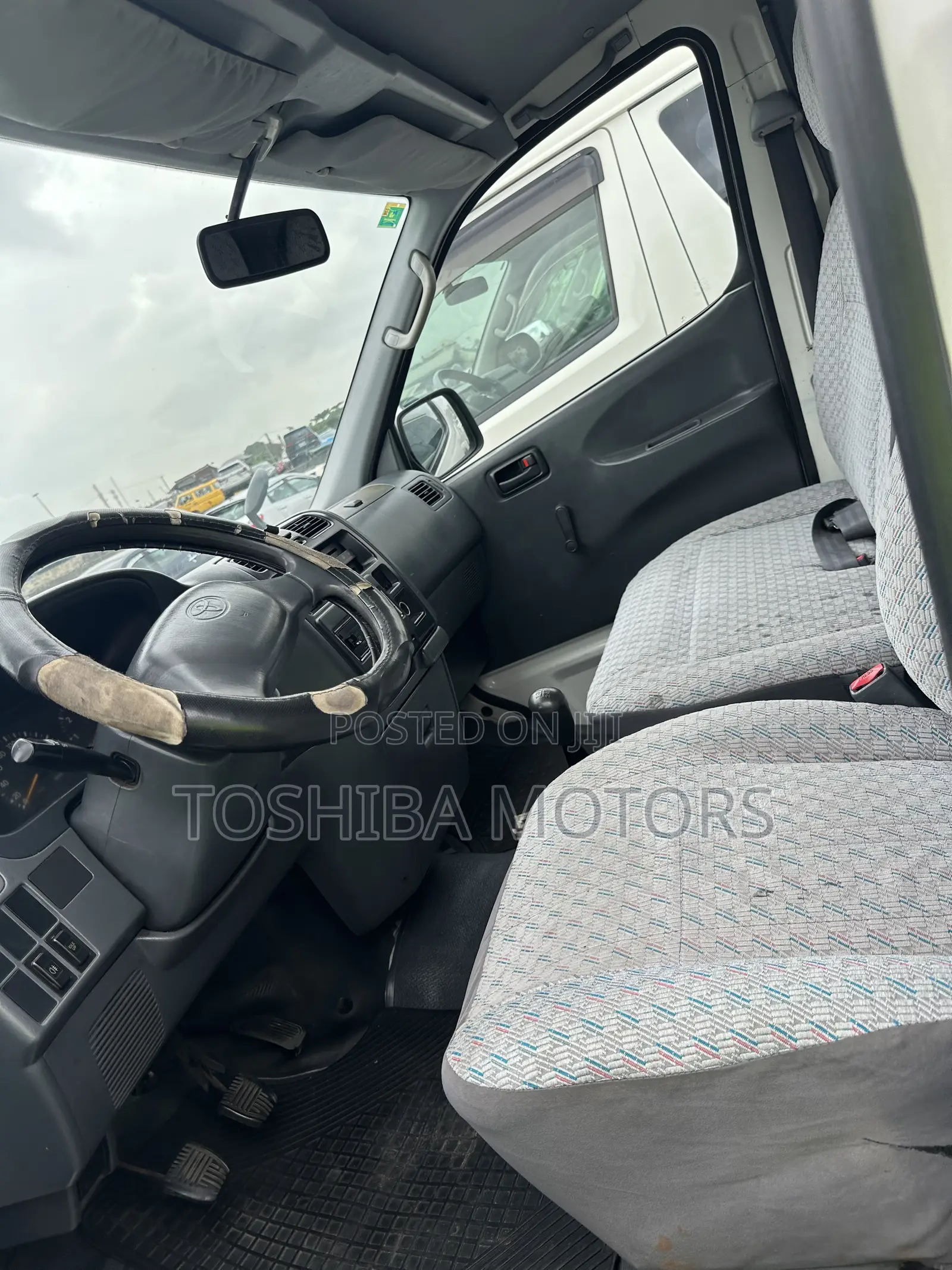 Toyota HiAce 2004 White