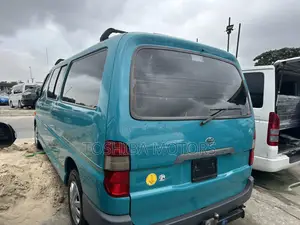 Toyota HiAce 2003 Green