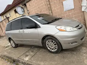 Toyota Sienna XLE AWD 2008 Silver
