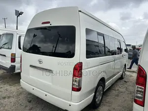 Toyota HiAce 2017 White