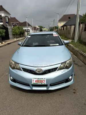 Toyota Camry SE V6 4dr Sedan (3.5L 6cyl 6A) 2013 Blue