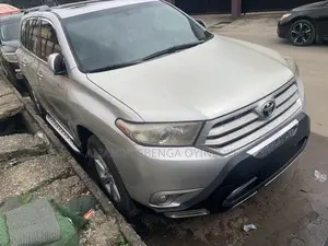 Toyota Highlander Limited 3.5l 4WD 2013 Silver