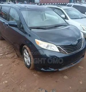 Toyota Sienna LE 7 Passenger 2011 Blue