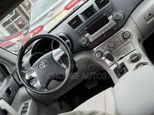 Toyota Highlander SE 2012 Black