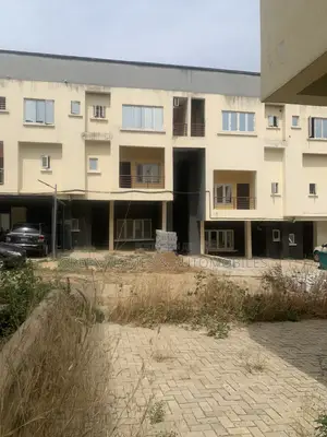 3bdrm Block of Flats in Paradise Estate, Life Camp for sale
