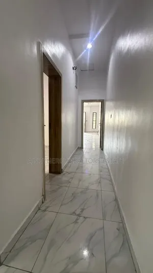 4bdrm Duplex in Ikota for rent