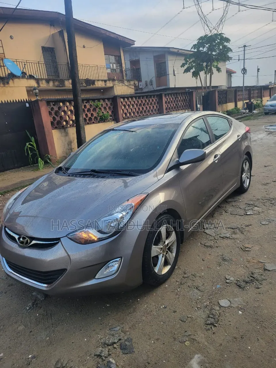Hyundai Elantra 2012 Gold