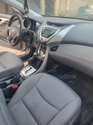 Hyundai Elantra 2012 Gold