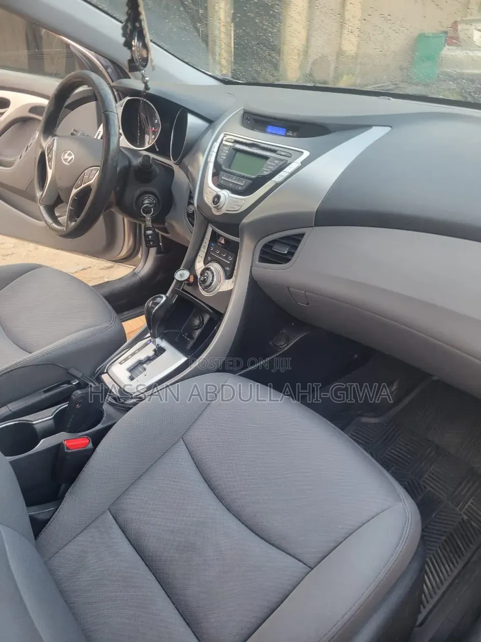 Hyundai Elantra 2012 Gold