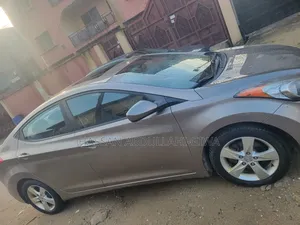 Hyundai Elantra 2012 Gold