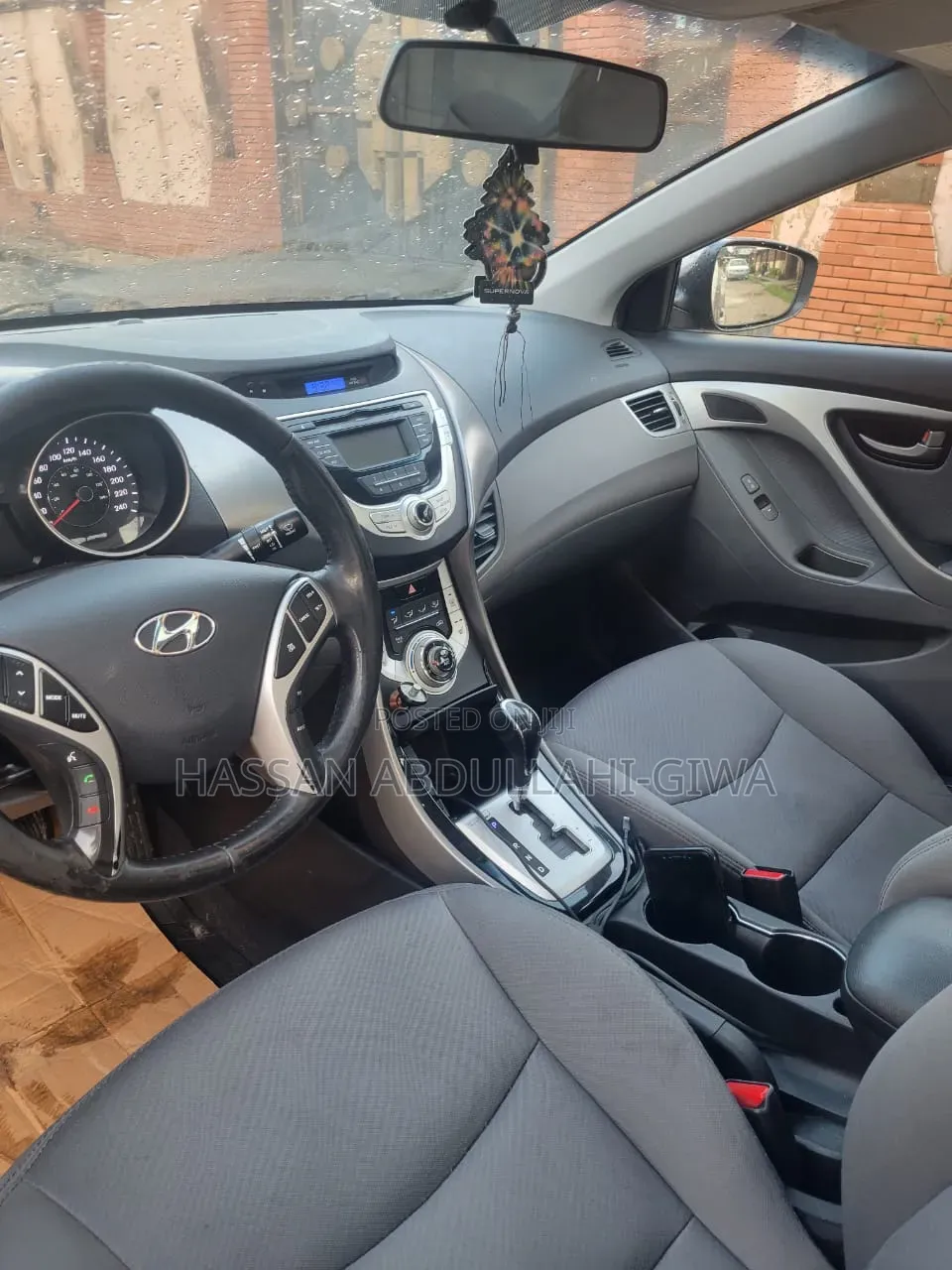 Hyundai Elantra 2012 Gold