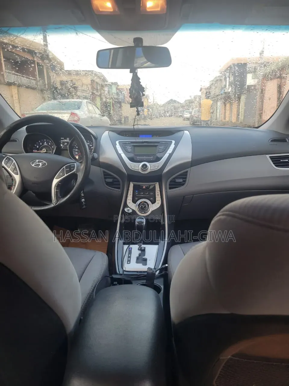 Hyundai Elantra 2012 Gold