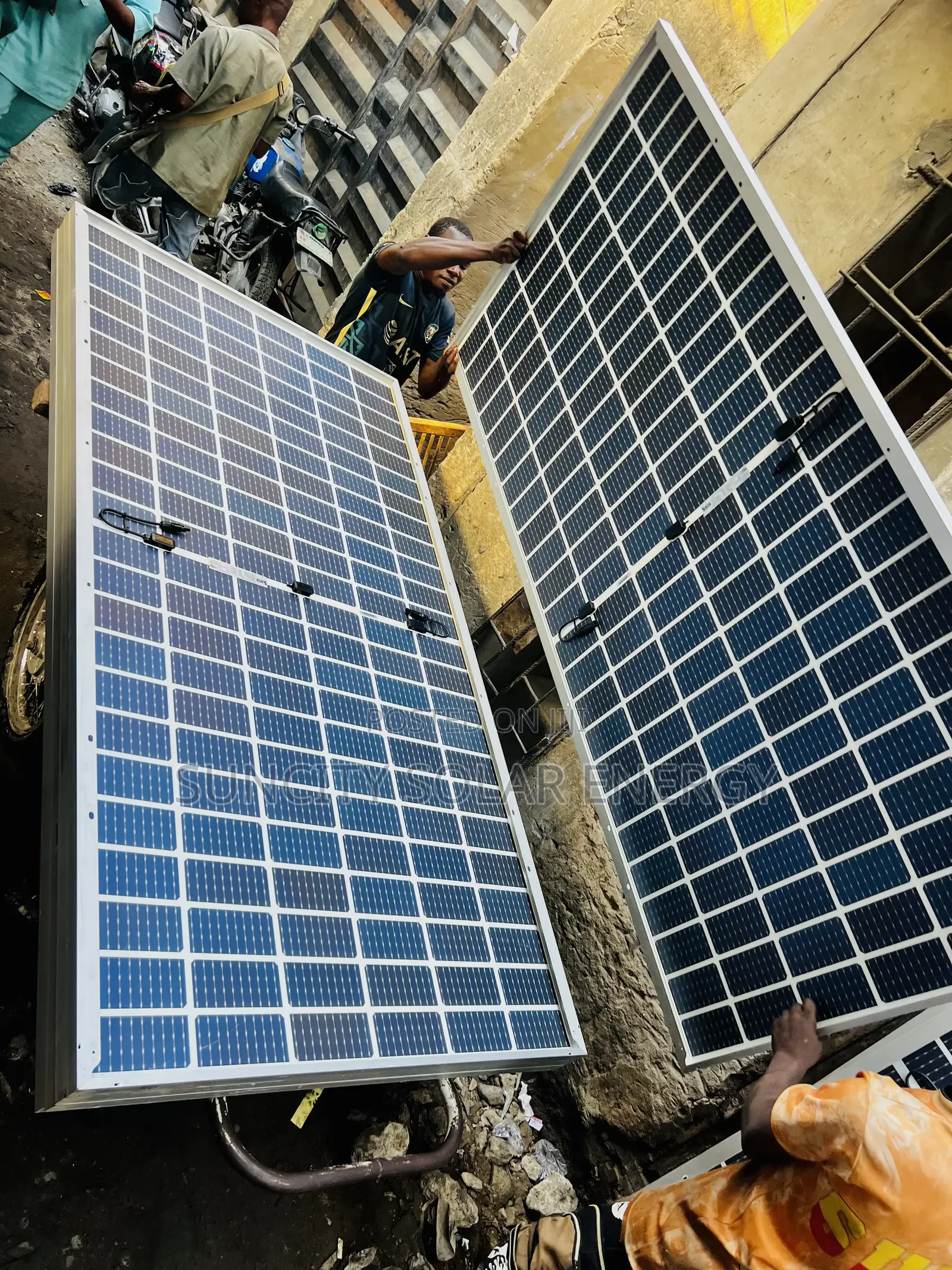 AJ 645w Bifacial Solar Panels (144cells)