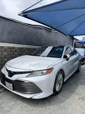 Toyota Camry XLE V6 FWD (3.5L 6cyl 8AM) 2018 White